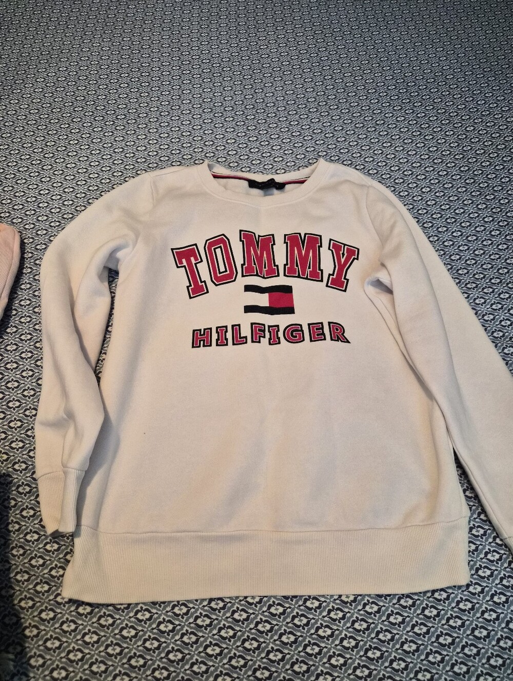 Tommy Hilfiger Women's White Crewneck Sweatshirt with Logo